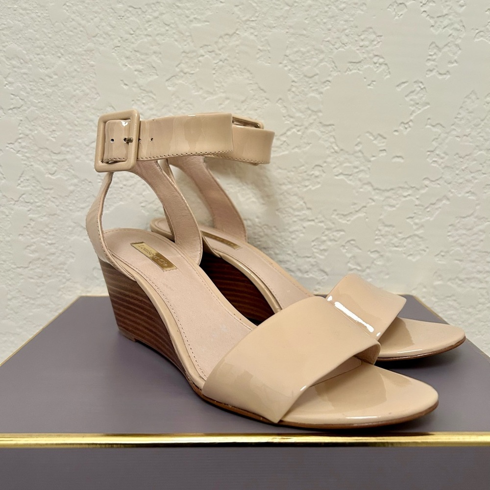 Louise et Cie Elegant Cream Patent Wedge Sandals